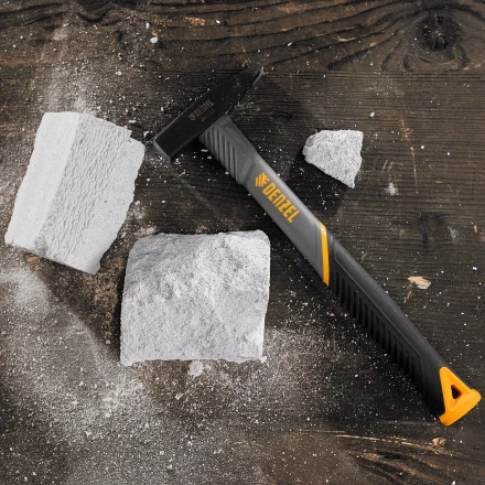 Молоток слесарный, 200 г Denzel, кованый, фибергласовая рукоятка c TPR покрытием 10482 купить в Нягани