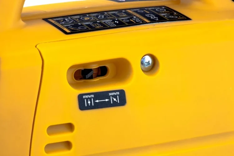 Генератор инверторный GT-2200iS, 2.2 кВт, 230 В, бак 4 л, закрытый корпус, ручной старт Denzel 94702 купить в Нягани