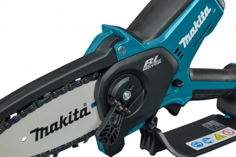 Аккумуляторная цепная пила 12V, 10см Makita UC100DWA (1x АКБ 2 Ач, ЗУ) купить в Нягани