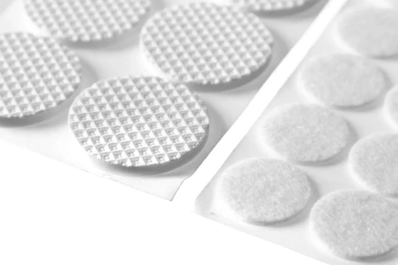 Набор STAYER &quot;COMFORT&quot;: Накладки самоклеящиеся на мебельные ножки, 98 шт, белые 40917-H98 купить в Нягани