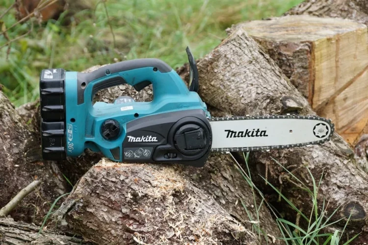Аккумуляторная цепная пила Makita DUC302RF2 (2*3Ач, ЗУ) купить в Нягани