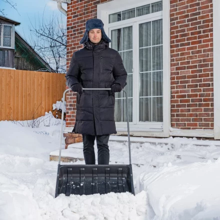 Движок для уборки снега пластиковый Сибртех, 695 х 540 х 1460 мм, стальная рукоятка, Россия 615935 купить в Нягани