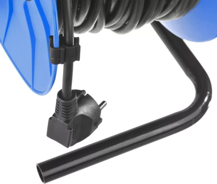 Удлинитель ЗУБР &quot;ПРОФЕССИОНАЛ&quot; на катушке, ПВС 3х1кв мм, 4 гнезда, макс мощн 2200Вт, 30м 55082-30 купить в Нягани