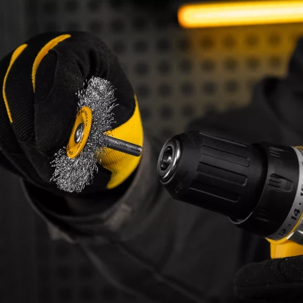 Щетка для дрели, 50 мм, Плоская, со шпилькой, нержавеющая витая проволока Denzel 744623 купить в Нягани