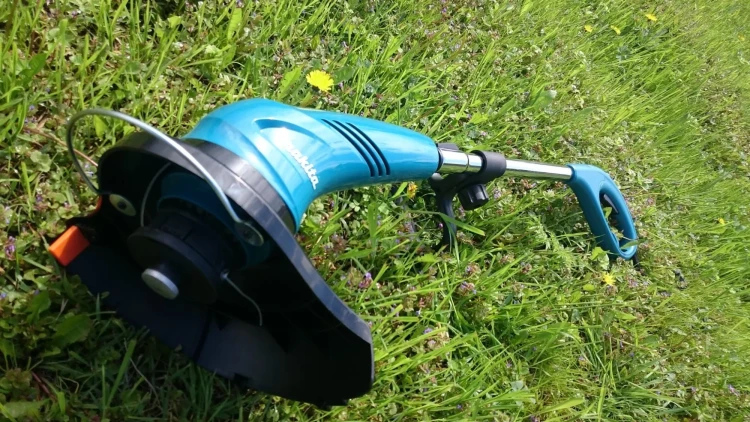 Триммер UR3000 Makita купить в Нягани