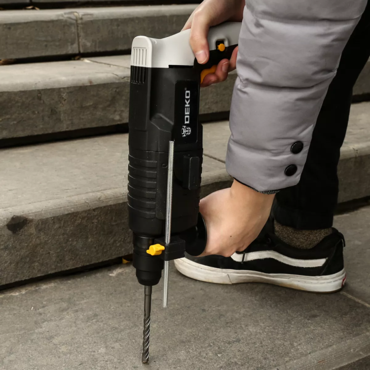 Перфоратор DKH650W DEKO, 063-4110, в кейсе купить в Нягани