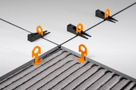 ЗУБР СВП, комплект: 1,7 мм, клин + зажим 250 + 250 шт, система выравнивания плитки (3385-H250) купить в Нягани