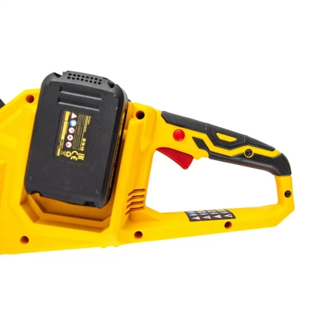 Цепная пила аккумуляторная бесщеточная RCS400-36, Li-ion, 36 В, 4 Ач, шина 400 мм Denzel 58610 купить в Нягани