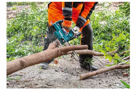 Аккумуляторная цепная пила 40v,  шина 35см Makita UC004GM101 (1х АКБ 4Ач, ЗУ) купить в Нягани