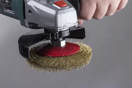 Кордщетка HAMMER тарелка 125мм для УШМ гофрированная латунированная сталь (207-108) купить в Нягани