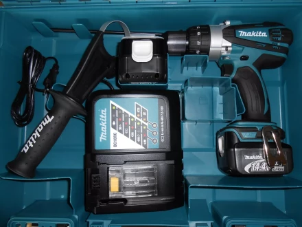 Аккумуляторная дрель-шуруповерт Makita BHP448RFE купить в Нягани