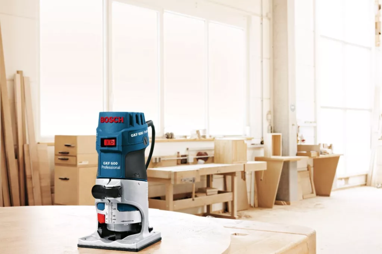 Фрезер кромочный Bosch GKF 600 0.601.60A.100 в кейсе купить в Нягани