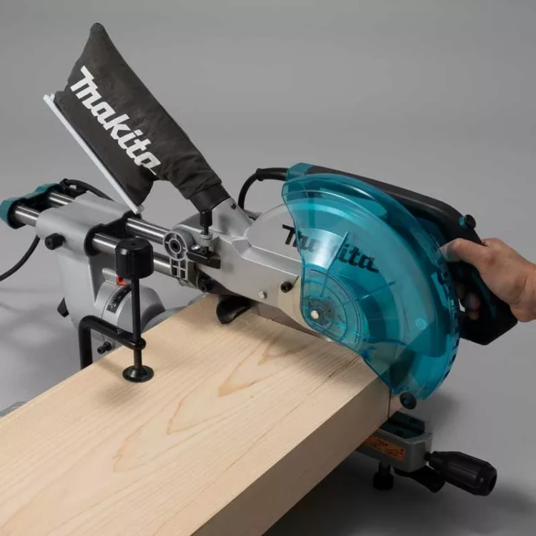 Торцовочная пила с протяжкой 1450Вт 260мм Makita LS1110F купить в Нягани