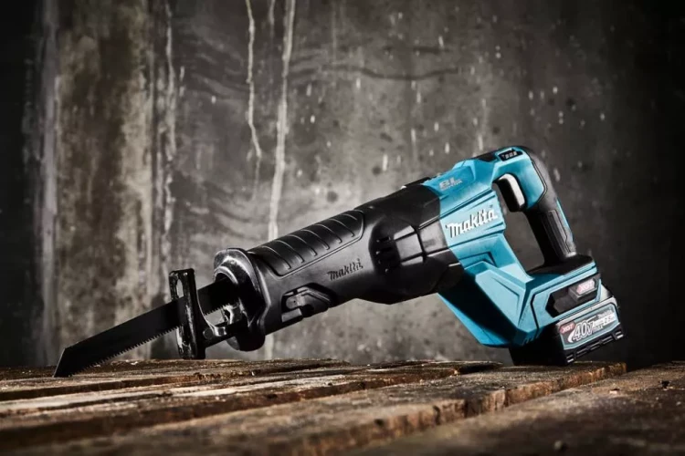 Аккумуляторная сабельная пила Makita XGT JR001GM201 купить в Нягани