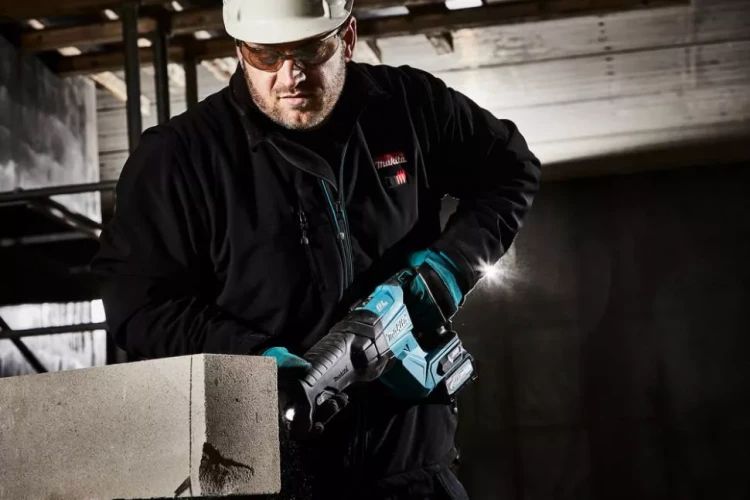 Аккумуляторная сабельная пила Makita XGT JR001GM201 купить в Нягани