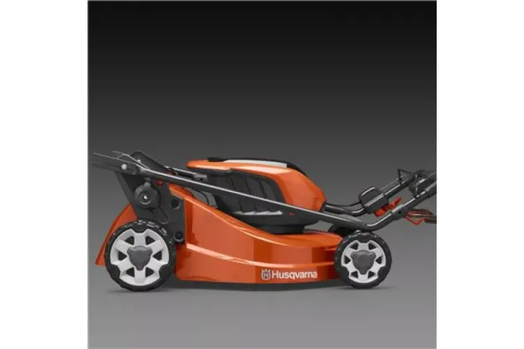 Аккумуляторная газонокосилка, самоходная Husqvarna LC347iV купить в Нягани