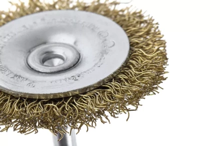 Кордщетка HAMMER плоская 50мм для дрели гофрированная латунированная сталь (207-205) купить в Нягани