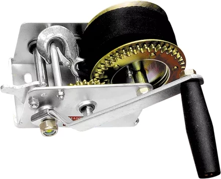 Лебедка шестеренчатая тяга - 0.8 т ленточная  MATRIX 522715 купить в Нягани