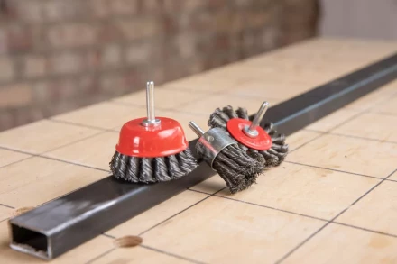 Кордщетка HAMMER кисть 28мм для дрели витая сталь (207-211) купить в Нягани