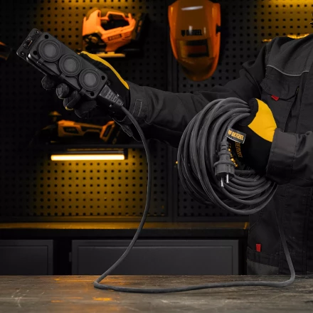 Удлинитель-шнур силовой Denzel Top Series , КГТТ, 20м, 3 розетки, 3 x 2,5 мм, 3 м 37423 купить в Нягани