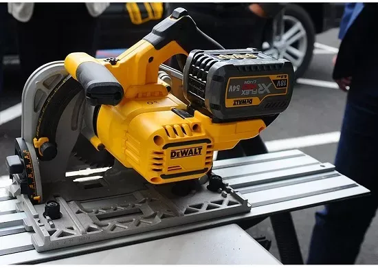 Пила погружная DCS 520NT FLEXVOLT DeWalt аккумуляторная купить в Нягани