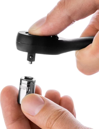 Трещотка для торцовых головок KRAFTOOL &quot;EXPERT&quot;, Сr-V сталь, 72 зубца, пластиковое покрытие, 1/4&quot; 27796-1/4_z02 купить в Нягани