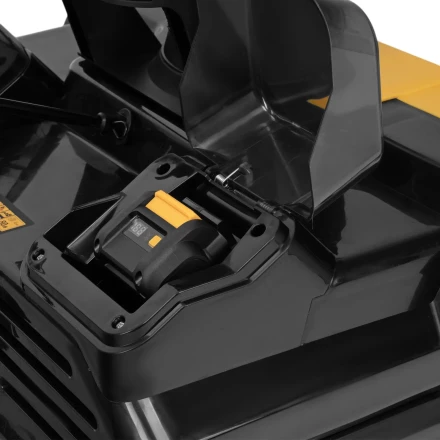 Снегоуборочная машина аккумуляторная, ESB-560Li, 560 мм, 40В, 2 АКБ 5 Ач, ЗУ, метал. шнек Denzel 97639 купить в Нягани