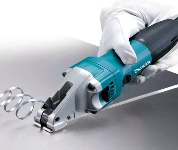 Шлицевые ножницы по металлу Makita JS1601 купить в Нягани