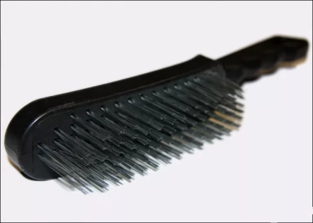 Щетка 5-рядная металлическая с пластмассовой ручкой  SPARTA 748675 купить в Нягани