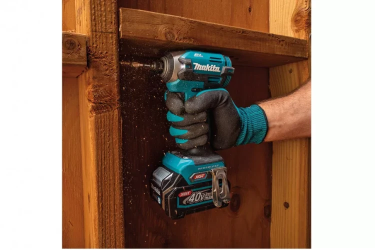 Бесщеточный 40V ударный шуруповерт (импакт) Makita TD003GA201 купить в Нягани