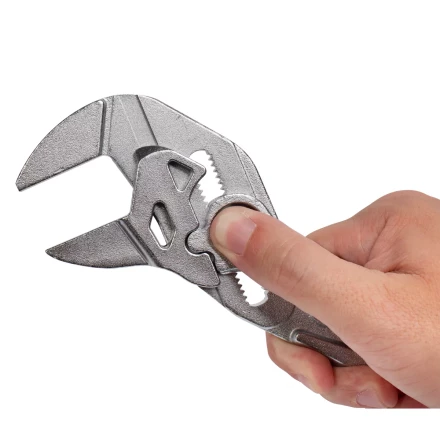 Клещи переставные — гаечный ключ КВТ 180 мм с кнопочной самофиксацией (82147) купить в Нягани