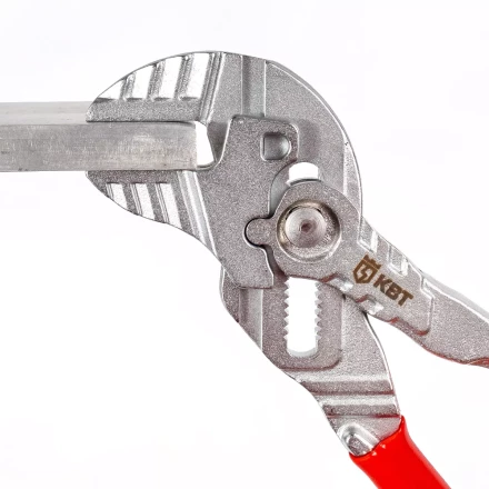 Клещи переставные — гаечный ключ КВТ 180 мм с кнопочной самофиксацией (82147) купить в Нягани