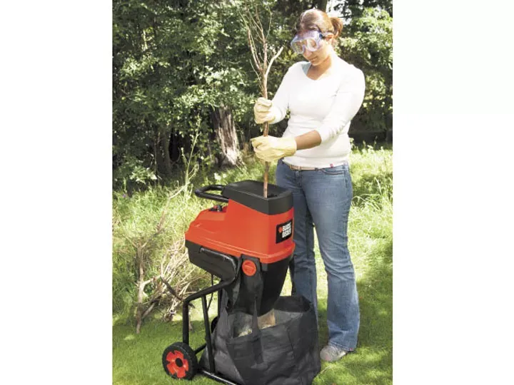 Измельчитель садовый B&amp;D GS2400-QS купить в Нягани