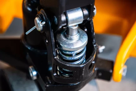 Тележка гидравлическая 2000 кг 1150 мм нейлоновые колеса XILIN DB 1010233 купить в Нягани