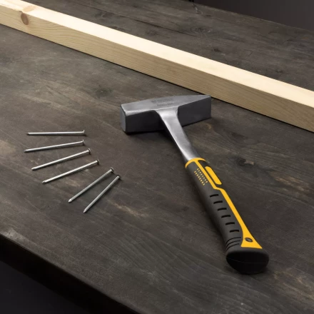 Молоток слесарный 800 г Denzel 10405, цельнометаллический, двухкомпонентная рукоятка купить в Нягани