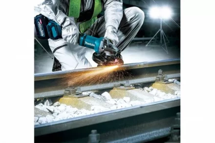 Аккумуляторная угловая шлифовальная машина XGT Makita GA037GZ (без АКБ и ЗУ) купить в Нягани