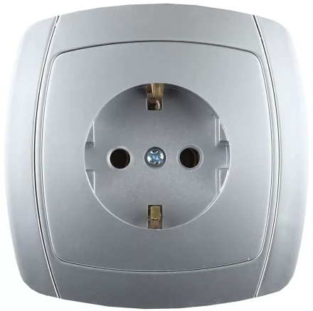 Розетка СВЕТОЗАР &quot;АКЦЕНТ&quot; одинарная в сборе, с заземлением, цвет серебристый металлик, 16А/~250В SV-54205-SM купить в Нягани