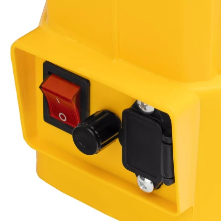 Опрыскиватель ранцевый аккумуляторный Denzel D-12LA, 12 л, 12 В, 8 Ач 64788 купить в Нягани