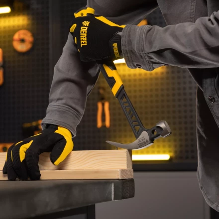 Молоток-гвоздодёр Denzel 10466, 450 г, цельнокованый,боек с магнитом, двухкомп. обрезин. рук-ка купить в Нягани