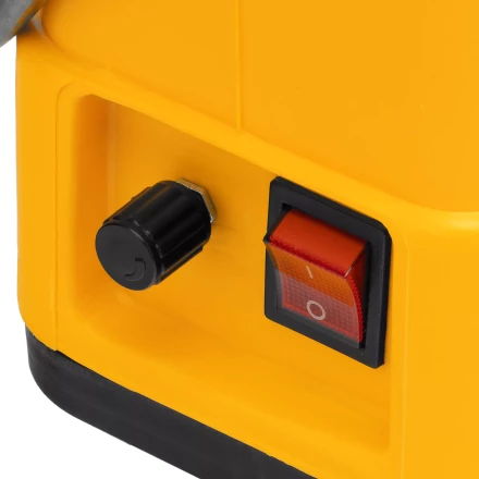 Опрыскиватель ранцевый аккумуляторный Denzel D-16LA, 16 л, 12 В, 8 Ач 64789 купить в Нягани