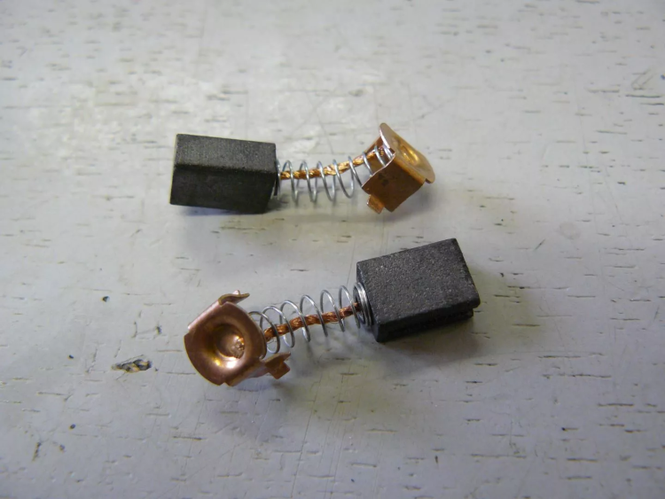 Щетка графитовая (пара) 11x5x8 Применение купить в Нягани