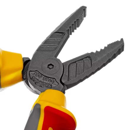 Плоскогубцы комбинированные Denzel 17085, диэлектрические трехкомпонентные рукоятки до 1000 В, 165 мм купить в Нягани