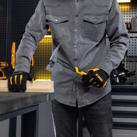 Молоток кровельщика 600 г, цельнокованый, боек с магнитом, двухкомп. обрезин. рук-ка Denzel 10623 купить в Нягани