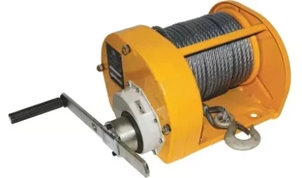 Лебедка ручная усиленная LRU LB г-п 2000 кг L=40 метра купить в Нягани