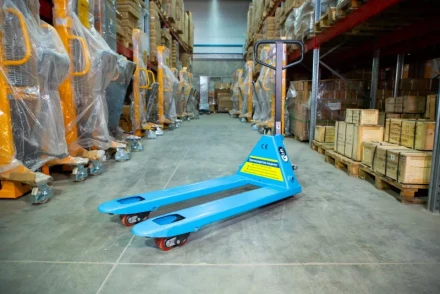 Тележка гидравлическая 2500 кг 1150 мм полиуретановые колеса TOR RHP(BF) PRO 1001602 купить в Нягани