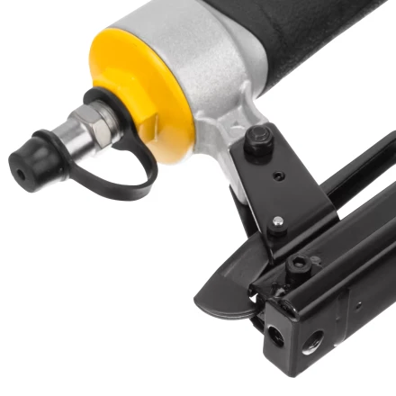 Степлер пневматический Denzel  PS8016 для прямоугольных скоб 21GA от 6 до 16 мм 57400 купить в Нягани