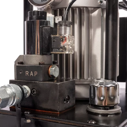 Насосная гидравлическая станция КВТ ПМЭ-7100У объем маслобака 10.0 л с удержанием (230 В/50 Гц) (91799) купить в Нягани