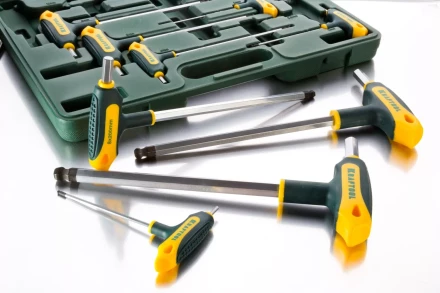 Набор KRAFTOOL Ключи &quot;INDUSTRIE&quot; имбусовые,Cr-Mo(S2),Т-образные, эргоном двухкомп рукоятка,HEX,с шариком,9 шт,в боксе 27454-H9 купить в Нягани