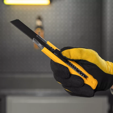 Нож Denzel, 18 мм, сменное лезвие, SK4, метал. направляющая, клипса, нажимной фиксатор, 78940 купить в Нягани