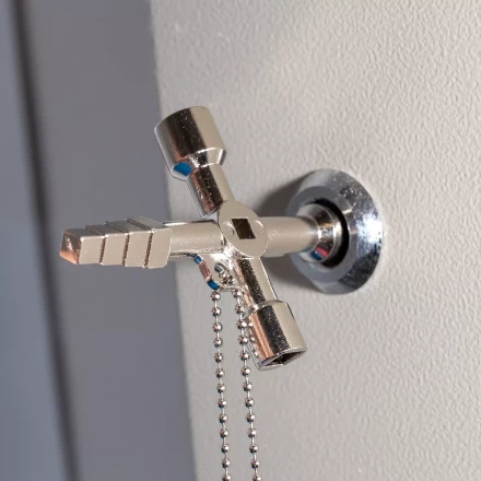 Ключ для электрошкафов КВТ КЭШ-5М с 5 профилями и битой «крест/шлиц» (84624) купить в Нягани